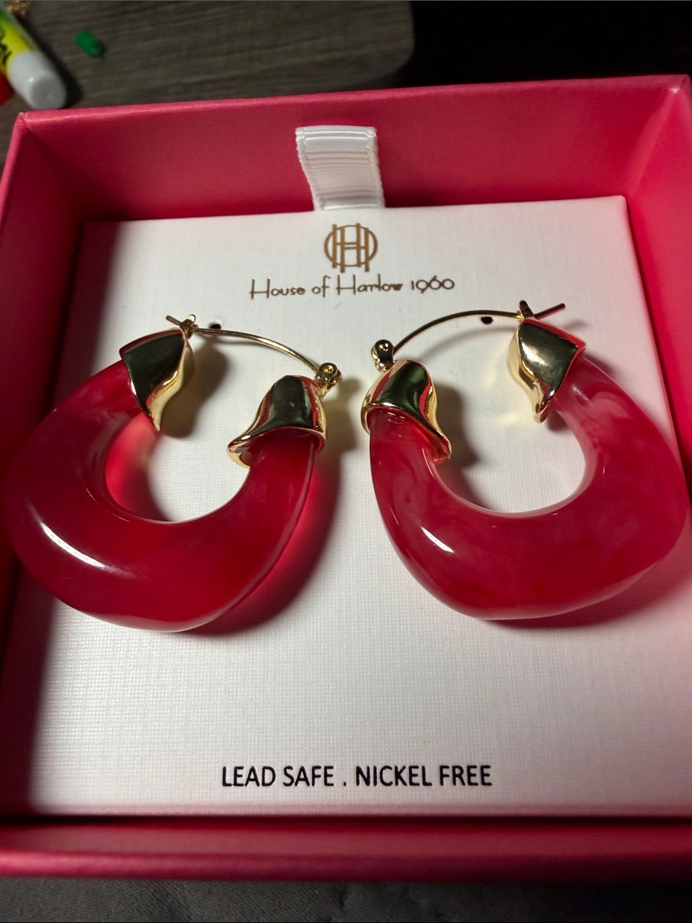 NIB - House of Harlow 1960 Fuchsia & Gold Tone Earrings. - Picture 2 of 3